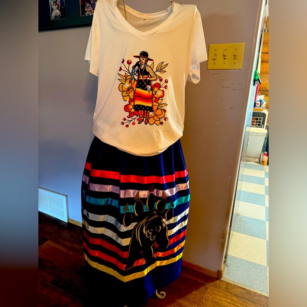 Ribbon skirt and white shirt 2xxl